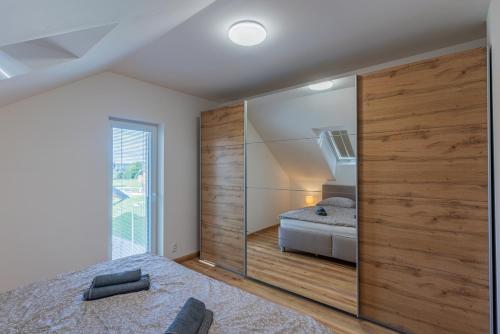 Posteľ alebo postele v izbe v ubytovaní Apartmán Černá v Pošumaví