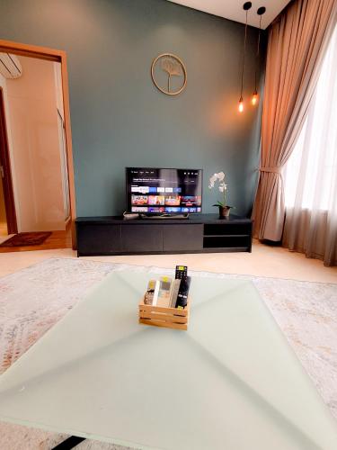 Télévision ou salle de divertissement dans l'établissement Vortex klcc suites