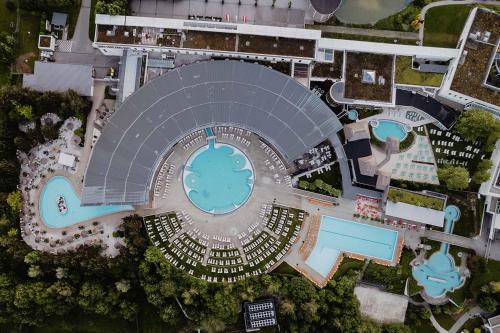 an overhead view of a pool at a resort at Spa Resort Geinberg in Geinberg