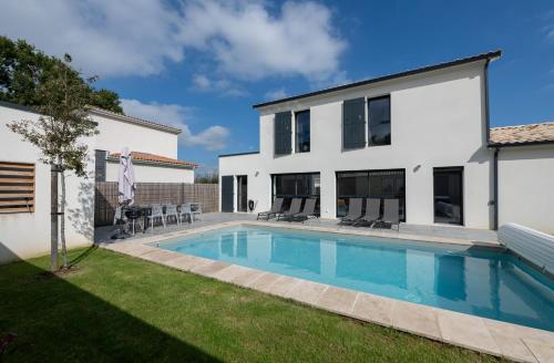 Villa 4 chbres avec piscine (10)