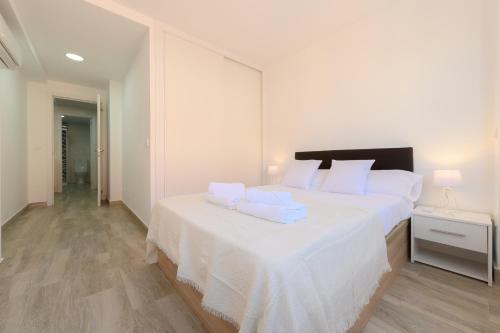 For You Rentals Acogedor apartamento TEMPORAL de un dormitorio en Chamartin MMA323A