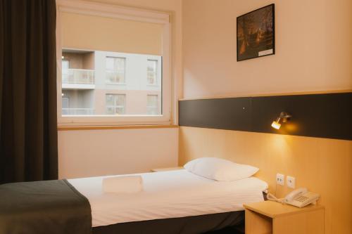 Postel nebo postele na pokoji v ubytování Economy Silesian Hotel