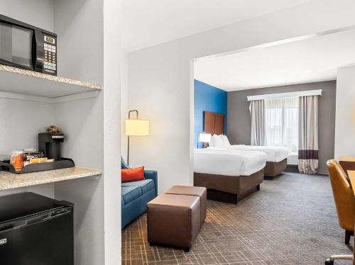 two views of a hotel room with a hotel at Comfort Suites Lindale in Lindale