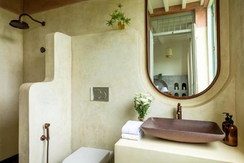 a bathroom with a sink and a mirror at La Rozalia, Exquisite 4 BHK Villas with Large Pool, Garden, Dedicated Caretaker, Terrace, 2 mins from the famous Dear Zindagi Road in Mapusa