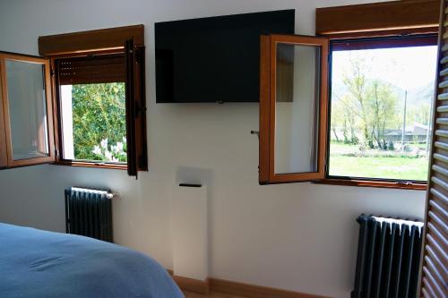 TV a/nebo společenská místnost v ubytování Cainés