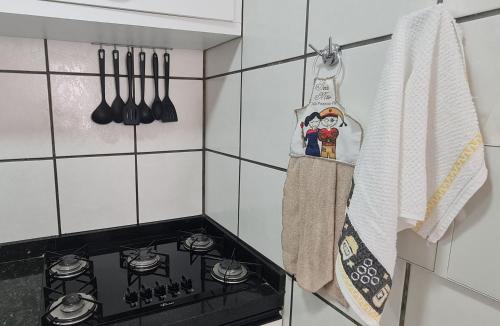a kitchen with a stove and a towel on the wall at Tempo de Aconchego Hospedagens Tambaú 100m da Praia in João Pessoa