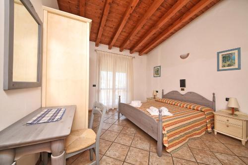 En eller flere senger på et rom på Residence Casa Gardola, GTSGroup