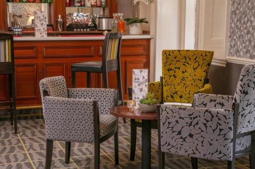 Un lugar para sentarse en Best Western Moore Place Hotel