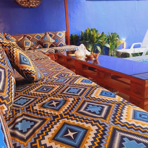 a bed with a patterned blanket on top of it at Villa Cacao in Abidjan