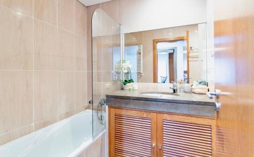 a bathroom with a sink and a tub and a shower at Lisbon AP centro Aeroporto Expo Parque das nações in Lisbon