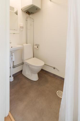 a bathroom with a toilet and a sink at Apelvikstrand Lägenheter in Varberg