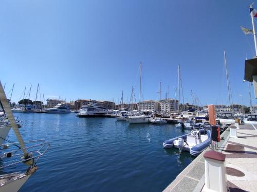 Port Fréjus, Terrasse, wifi, clim, plage à 5'