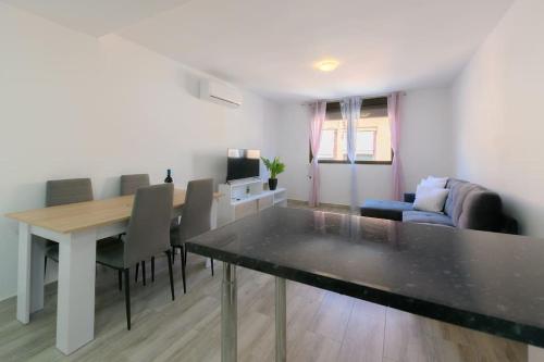 For You Rentals Acogedor apartamento TEMPORAL de un dormitorio en Chamartin MMA323B
