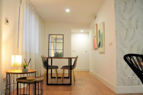 Zdjęcie z galerii obiektu Acogedor apartamento junto al Museo Picasso w Maladze