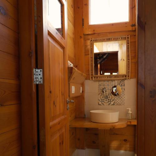 a bathroom with a sink and a mirror at Northern Lake Lodge in ‘Ezbet Ilyâs
