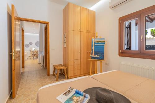 a room with a bed and a fish tank on the wall at Skali Retreat in Atsoupádhes