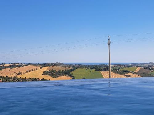 a pool of water with a view of the countryside at Stelle Girasoli e Conchiglie in Roncitelli