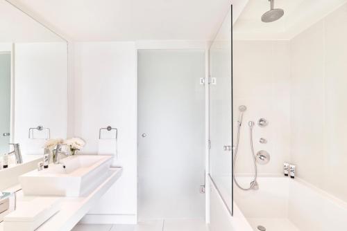 Un baño de Hôtel Barrière Lille
