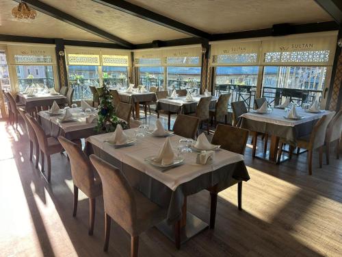 Εστιατόριο ή άλλο μέρος για φαγητό στο Sultan Hotel-Restaurant-Bistro