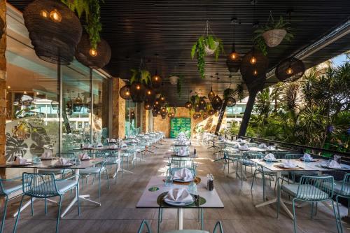 Un restaurante u otro lugar para comer en Barceló Fuerteventura Castillo