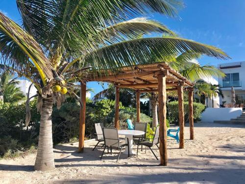 Φωτογραφία από το άλμπουμ του 4BR Beach House Uaymitun Yucatan σε Progreso