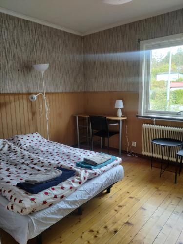 Postel nebo postele na pokoji v ubytování Cosy and practical Norrtälje