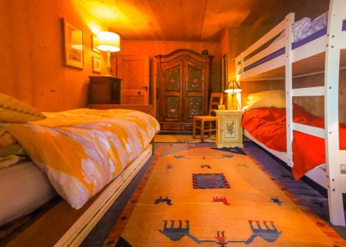Postel nebo postele na pokoji v ubytování Nouveau à Rougemont - Gstaad Appartement dans Chalet 1830