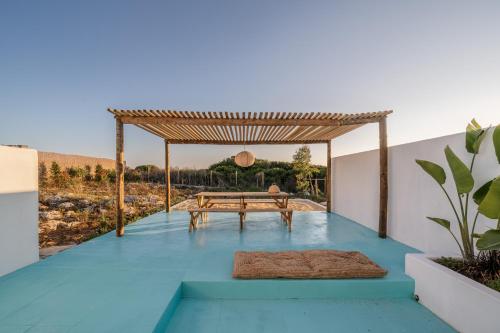 Nature Retreat with Heated Pool Hot Tub BBQ and Amazing Views