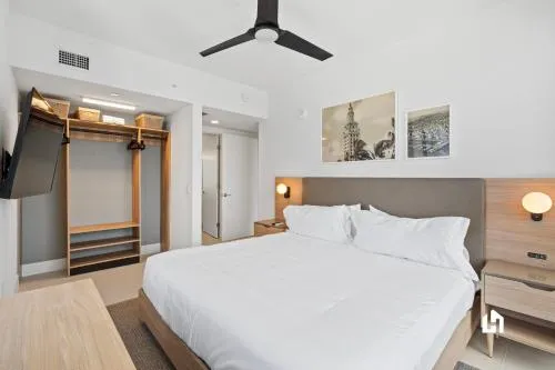 Stylish Apartments with Partial Ocean Views in Downtown! photo 125