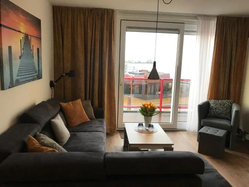 Khu vực ghế ngồi tại Prachtig appartement direct aan IJsselmeer en strand