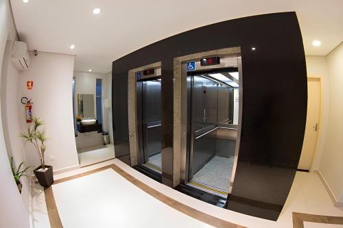 a hallway with two elevators in a building at Hotel Toyo Inn in Boituva