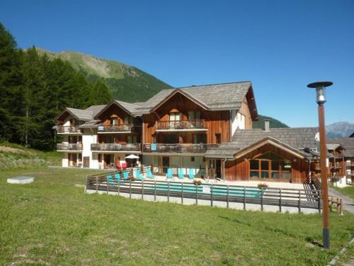Appartement moderne 2 pièces 6 personnes avec piscine, sauna, hammam, wifi et animaux admis - FR-1-322-644