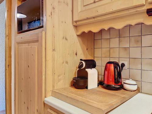 Appartement rénové, ski aux pieds avec balcon et cheminée