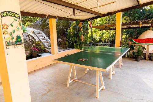 a ping pong table in a pavilion with a table top at Casa de campo 2qtos região de Extrema in Extrema
