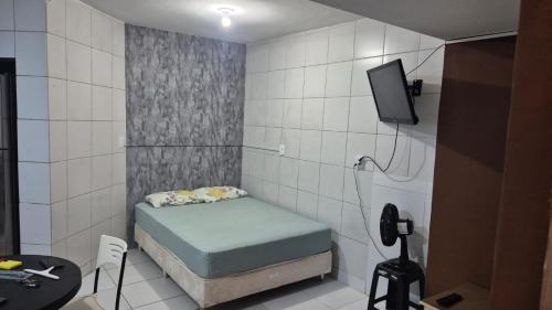 En eller flere senge i et værelse på Kitnet Baião 400m Parque do Povo