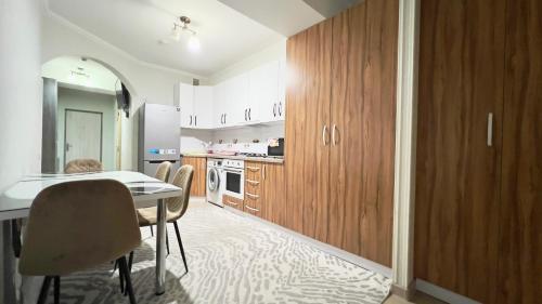 Virtuvė arba virtuvėlė apgyvendinimo įstaigoje Apartament