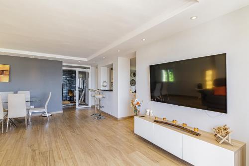 Tilman's House - Deluxe Retreat with Stunning View