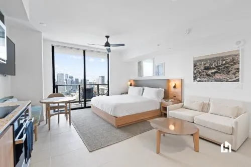 Stylish Apartments with Partial Ocean Views in Downtown! photo 4
