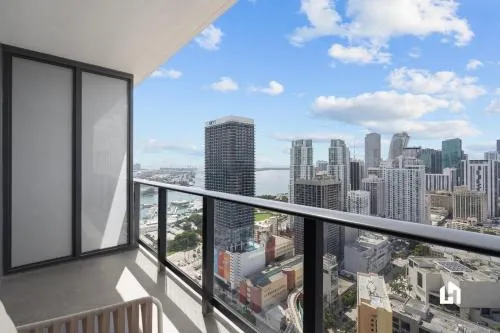 Stylish Apartments with Partial Ocean Views in Downtown! photo 14