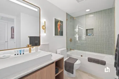 Stylish Apartments with Partial Ocean Views in Downtown! photo 11