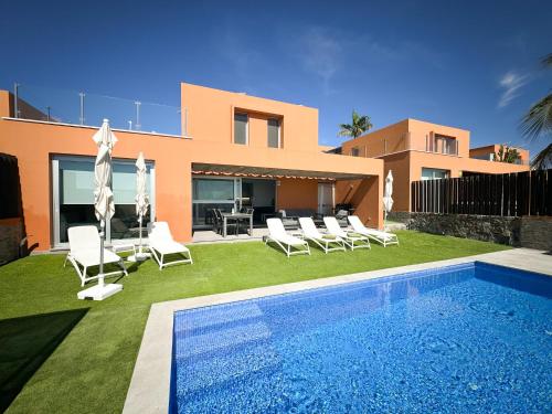 Paradise Island by CanaryScape