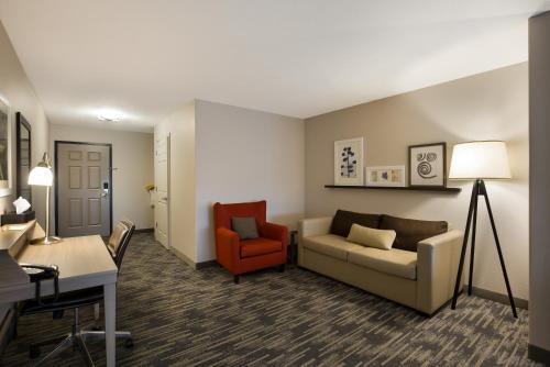 a living room with a couch and a chair at Country Inn & Suites by Radisson, Marion, IL in Marion