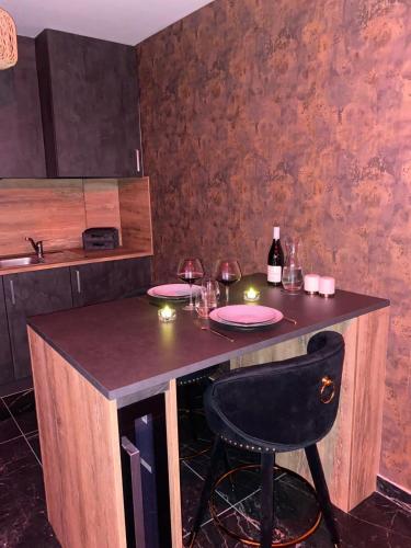 a kitchen with a table with two glasses of wine at Love Instant in Chalon-sur-Saône