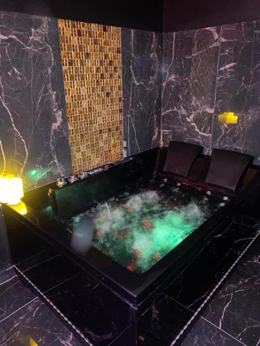 a pool in the middle of a room at Love Instant in Chalon-sur-Saône