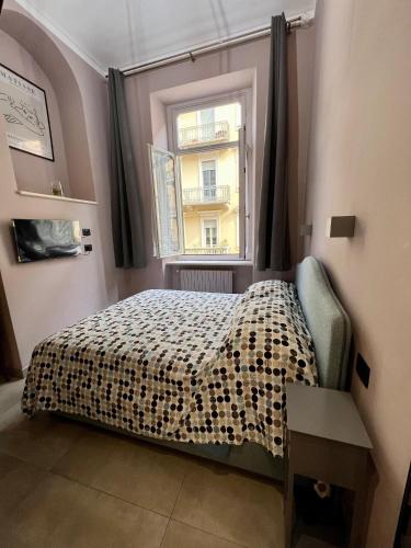 a bedroom with a bed and a window at Casa Matisse in Turin