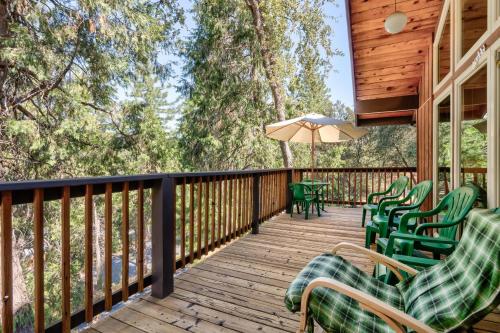 Cedar Mountain Lodgeにあるバルコニーまたはテラス