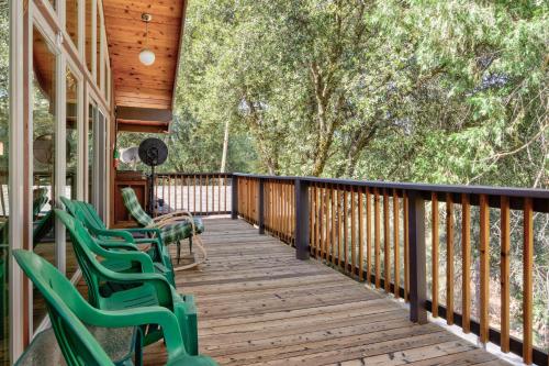 Cedar Mountain Lodgeにあるバルコニーまたはテラス