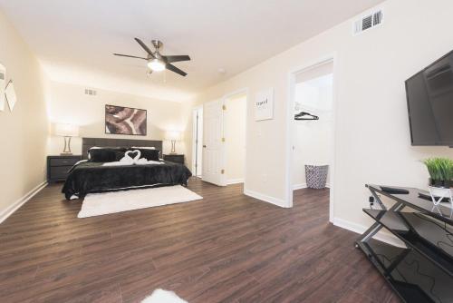 a bedroom with a bed and a ceiling fan at The Modern Serenity Townhome -10 mins to Horsepark in Conyers