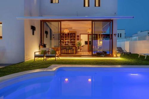a house with a swimming pool in the yard at Villa Tama Luxury & Relax in Costa Teguise