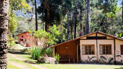 Κήπος έξω από το Casa das Araucárias, no Vale do Matutu, Aiuruoca-MG